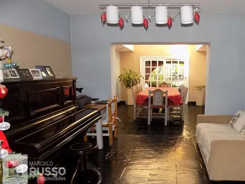Casa en Venta con 4 cocheras