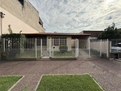 Casa 4 ambientes con pileta, patio y parrilla en Wilde Avellaneda