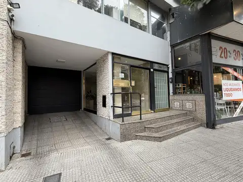 Cómodo monoambiente apto profesional en venta y alquiler sobre Av. Libertador, Olivos.