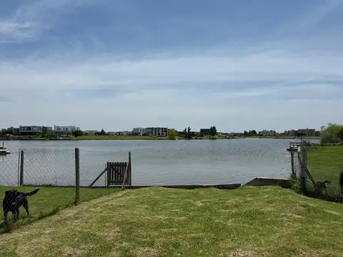 VENTA CASA SAN SEBASTIAN AREA 1 CON SALIDA LAGUNA FINANCIA DUEÑO DIRECTO TOMA VEHICULO LOTE PERMUTA