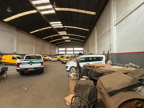 GALPON EN VENTA 1700M2 PARQUE AVELLANEDA