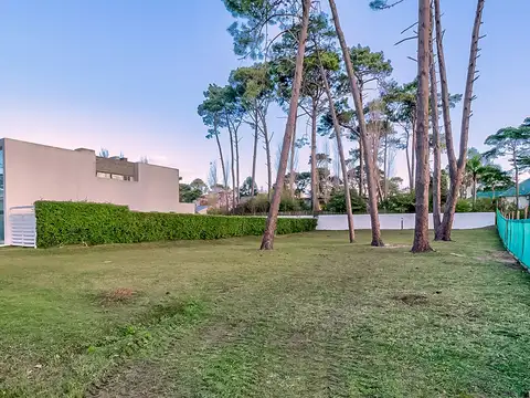 Terreno en Venta en Playa Mansa, USD 585.000