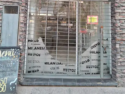 Local a la calle sobre calle Saravi