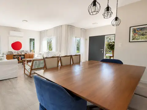 Casa en Venta con 2 cocheras