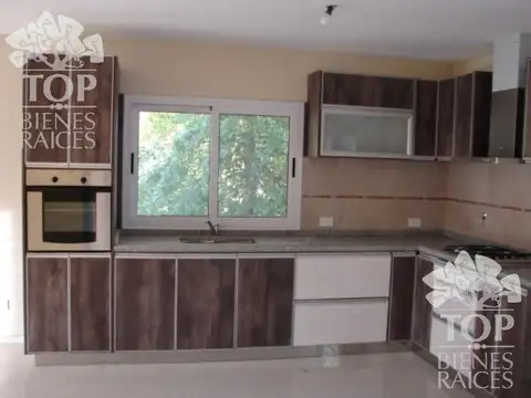 Casa en Alquiler de 4 dormitorios