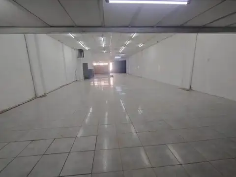 ALQUILER - Local de 460m2. Pichincha, Rosario