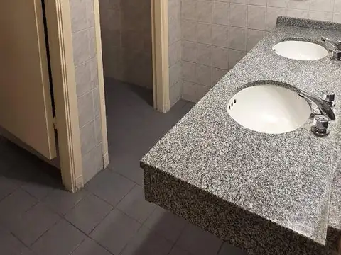 Oficina en Alquiler con 1 cochera