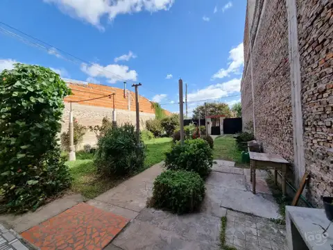Casa 5 ambientes con 1 baño