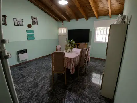 Casa 6 ambientes con 2 baños