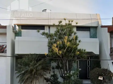 VENTA CASA CUATRO AMBIENTES CASTELAR NORTE