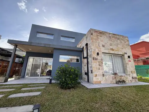 Excelente casa en barrio Los Paraisos
