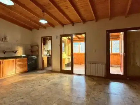 Casa 5 ambientes con 2 baños