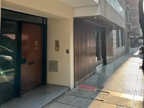 APTO CRÉDITO. Recoleta; 2 amb en PB con patio apto mascotas.