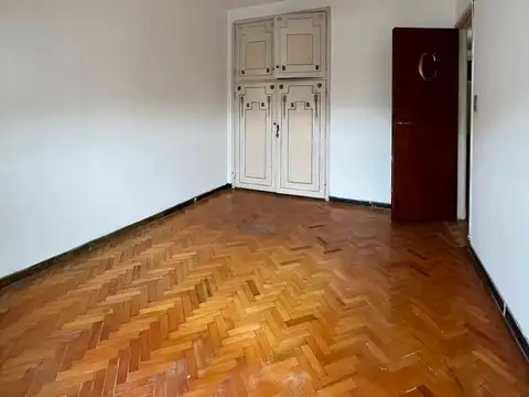 Venta dpto 4 amb con dependencia Almagro APTO CRED