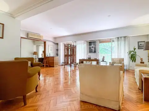 Departamento 8 ambientes con 3 baños