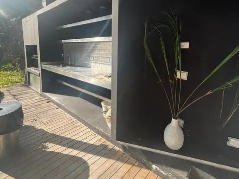 Casa en Alquiler con 1 cochera