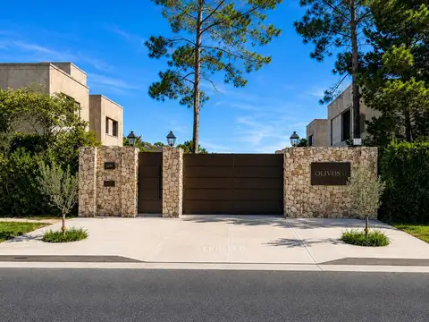 VENTA DE CASA EN BARRIO CERRADO CON PORTÓN, BELLA VISTA