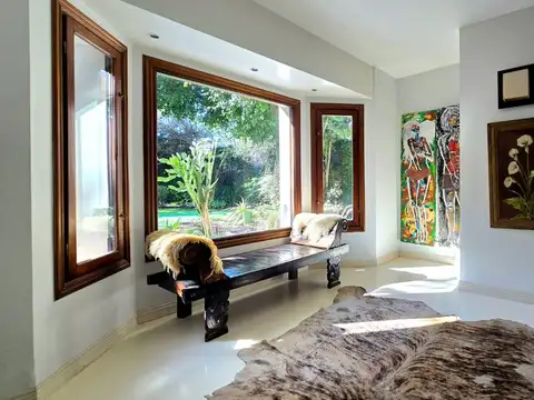 Casa en Venta con 3 cocheras