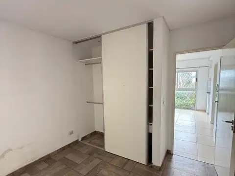 Sarandi 257 , Piso 2