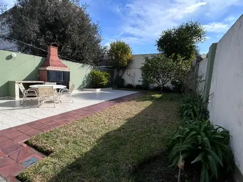 HERMOSO PH 3 AMBIENTES CON JARDIN, PARRILLA Y TERRAZA
