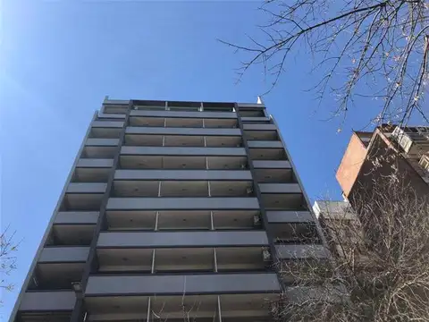 VENTA MONOAMBIENTE BALCON AL FRENTE PISO ALTO