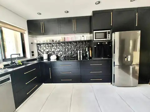 Depto Tipo Casa 3 ambientes con 2 baños