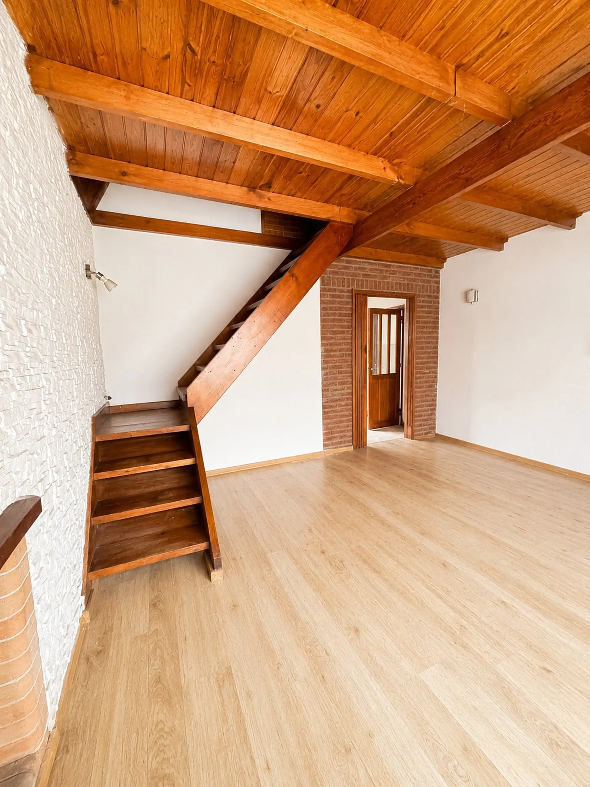 Casa con departamento independiente - En Venta
