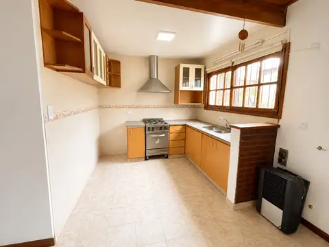 Casa con departamento independiente - En Venta