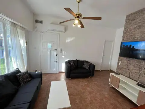 Casa en Alquiler en Punta Mogotes, $ 1.200.000