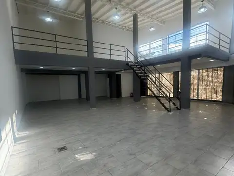 Local en Alquiler en Villa Luzuriaga, USD 1.700