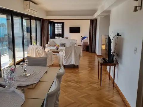 VENTA EXCELENTE DEPTO, 3 AMBIENTES CON DEPENDENCIA Y COCHERA