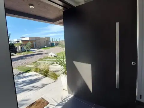 Casa en Venta en Russell, USD 298.000