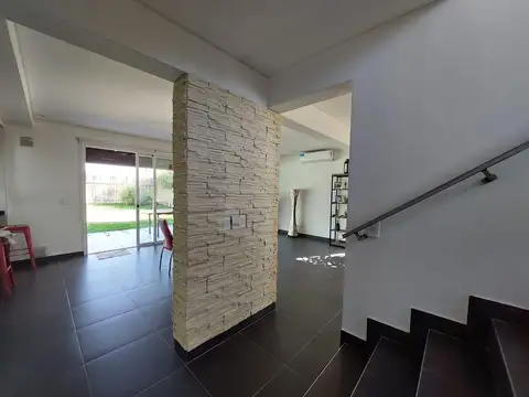 Casa 7 ambientes con 3 baños