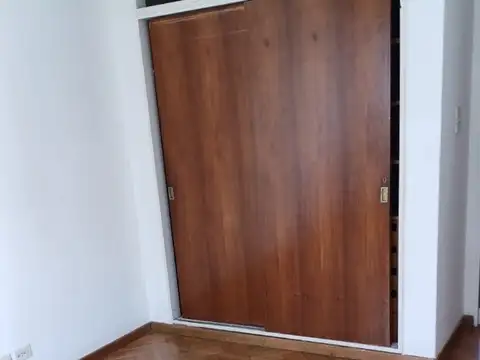 EXPECTACULAR DEPARTAMENTO DE 4 AMB. AL FRENTE CON BALCÓN