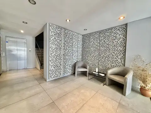 Divino departamento en venta de tres ambientes en piso alto con cochera opcional en Villa Urquiza.