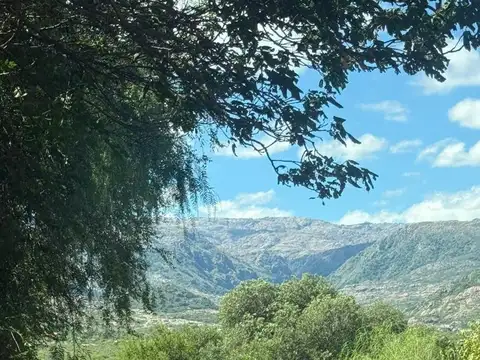 CASA DE DOS HABITACIONES EN ALQUILER EN MINA CLAVERO