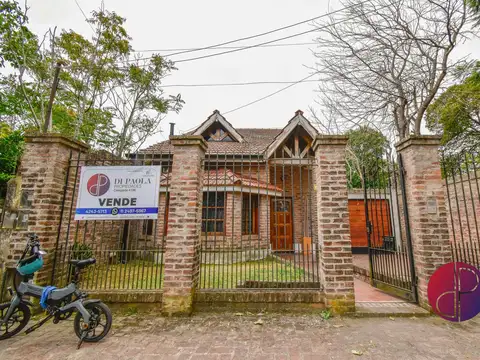 chalet con fondo, pileta y quincho