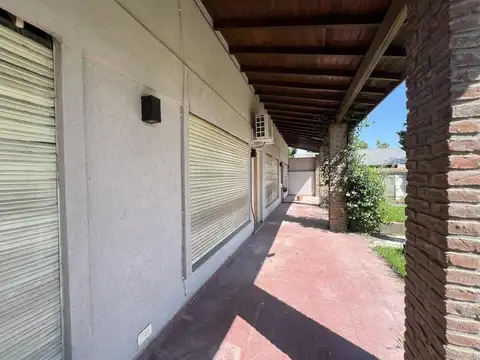 Casa en Venta con 3 cocheras