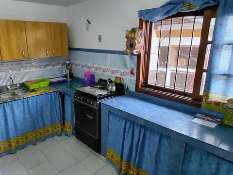 CASA 4 AMB COCHERA PARRILLA JARDIN Y PATIO EZEIZA