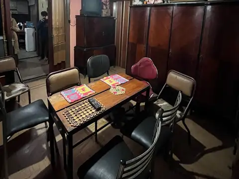VENTA CASA A REFACCIONAR SOBRE LOTE PROPIO.