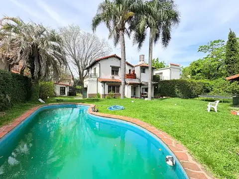 Casa en Venta Martinez vías a Sta Fé,  17 mts de frente, 3 dormitorios, jardín con pileta