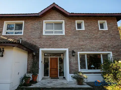 Casa en Venta con 4 cocheras