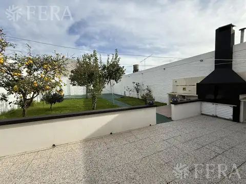 Venta casa 6 ambientes con cochera en Villa Dominico