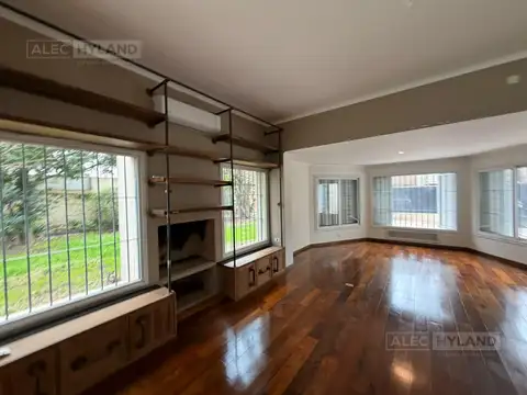 Casa en Venta con 3 cocheras