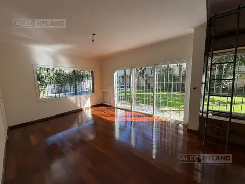 Casa en Venta con 3 cocheras