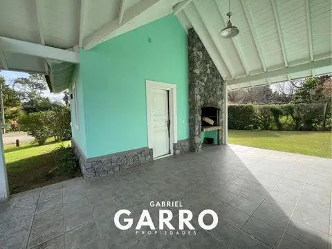 Casa 4 ambientes con 2 baños