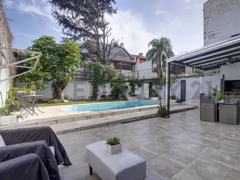 VENTA CASA CON JARDIN Y PISCINA - VERSALLES