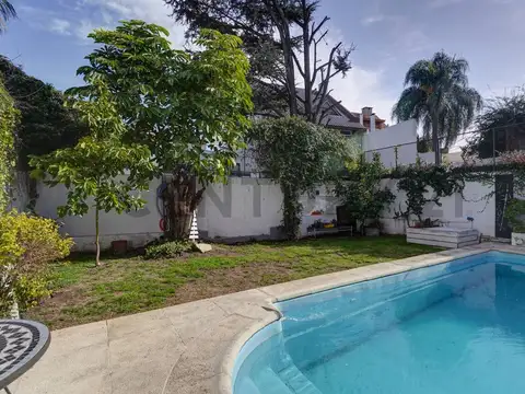 VENTA CASA CON JARDIN Y PISCINA - VERSALLES