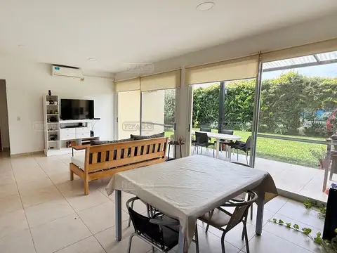 Casa 4 ambientes con 2 baños