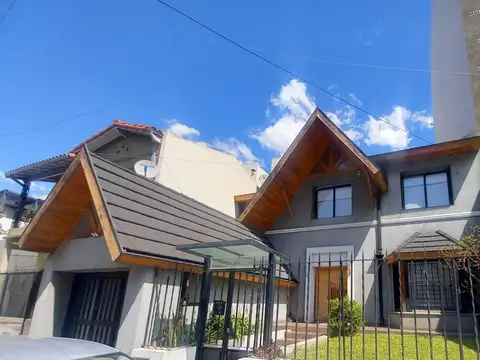 VENTA CHALET  4 AMBIENTES, M. MORENO 700 MORON